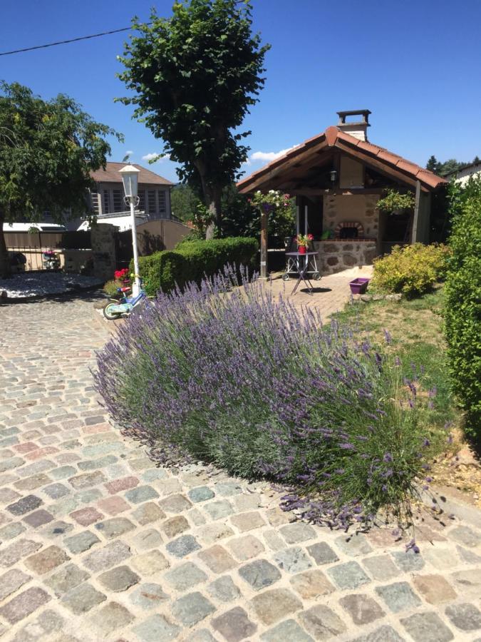 فيلا Belle Maison De Famille Usson-en-Forez المظهر الخارجي الصورة